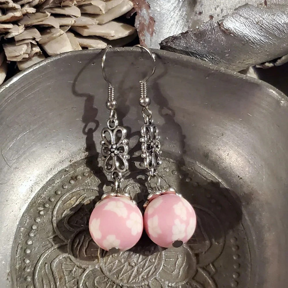 Handcrafted Fimo Clay Light Pink White Flower Beads Antique Silver Earrings - Picture 4 of 5